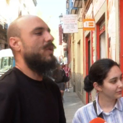 Un cuplu de români se instalează în casa unei femei în vârstă plecată la copiii ei, în Canada, și refuză să plece - scandal și revoltă la Madrid