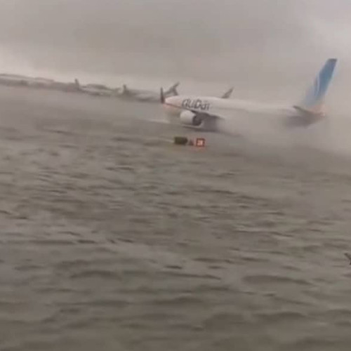 Români blocați la Aeroportul Dubai din cauza condițiilor meteorologice. MAE acordă asistență cetățenilor. Update: Piste închise din cauza inundațiilor.
