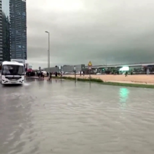 Situație de urgență pentru 20 de copii blocați în Emiratele Arabe Unite, premierul Marcel Ciolacu caută soluții de repatriere