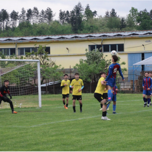 CS Oșorhei învinsă cu scorul de 3-1 de Ștei - Echipa de acasă urcă pe podium