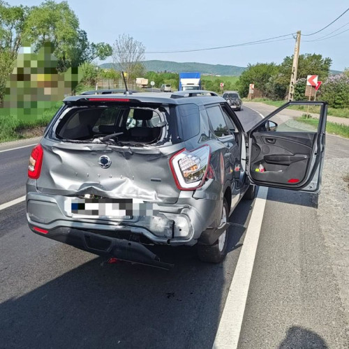 Accident grav la Albești: Autoutilitară și autoturism implicate, o victimă rănită