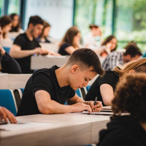 Inspectoratele Şcolare trebuie să trimită la Ministerul Educaţiei rapoartele cu rezultatele simulării bacalaureatului