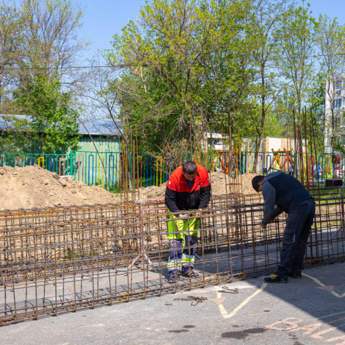 Lucrări în desfășurare pentru bază sportivă la Școala Nr. 2 "Constantin Marinescu" din Galați