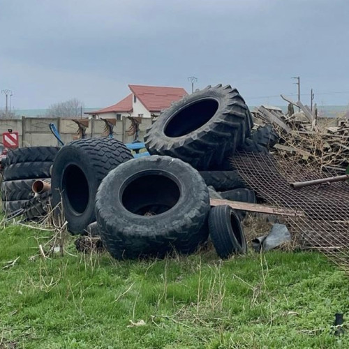 Garda de Mediu Galați confirmă aplicarea amenzilor la unele companii din sectorul agricol, după efectuarea unor verificări. Măsurile ferme impuse de Garda de Mediu pentru manipularea corectă a substanțelor periculoase și eliminarea deșeurilor amestecate au fost luate pentru a promova practici responsabile. O sancțiune de 40.000 de lei a fost aplicată pentru nerespectarea normelor.