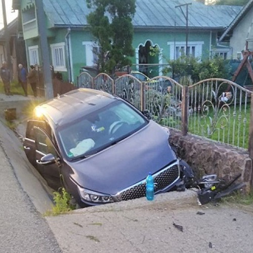 Șofer beat și fără permis, a intrat cu mașina în șanț la Dobra și a sperat să scape, dar a sfârșit la spital