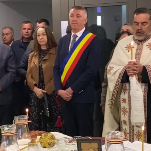 Centru medical modern inaugurat cu fast la Moara. Autoritățile vor să aducă aici cunoscuți medici suceveni. Investiția se ridică la 2 milioane de euro. La ceremonia de deschidere au participat primarul Eduard Dziminschi, președintele Consiliului Județean Suceava Gheorghe Flutur, primarul Sucevei Ion Lungu, șeful UPU-SMURD Suceava, dr. Liviu Cîrlan, managerul Spitalului Clinic Județean Suceava dr. Alexandru Calancea și administratorul județului Irina Vasilciuc. Eduard Dziminschi: "Nevoia de acest centru modern a fost simțită de mult timp în comunitatea din Moara." Dotat cu