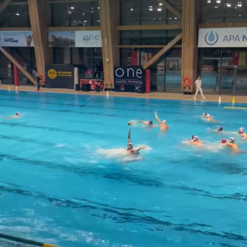 Dinamo revine în finala Superligii de polo după o pauză de 11 ani, învingând CSM Oradea cu 10-9 (2-1 la general), urmând să se confrunte cu Steaua pentru titlu. Veteranii Dragoș Stoenescu și Cosmin Radu, alături de antrenorul Andrei Mateiași, vorbesc despre succesul echipei lor la RFI