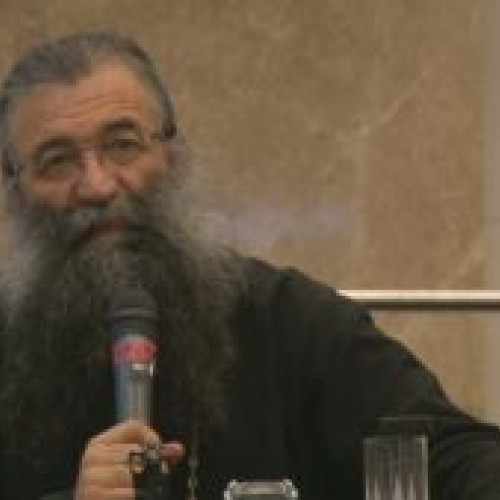 Preotul Nicolae Tănase consideră că fetele abuzate sexual ar trebui să fie închise, deoarece sunt frumoase. BOR și ministrul Justiției condamnă declarațiile controversate ale preotului.