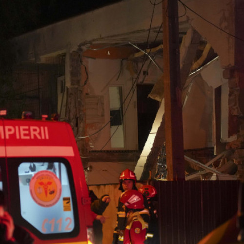 - Locatarii din Craiova s-au intors pe proprietate, desi autoritatile au pasat responsabilitatea cazand.