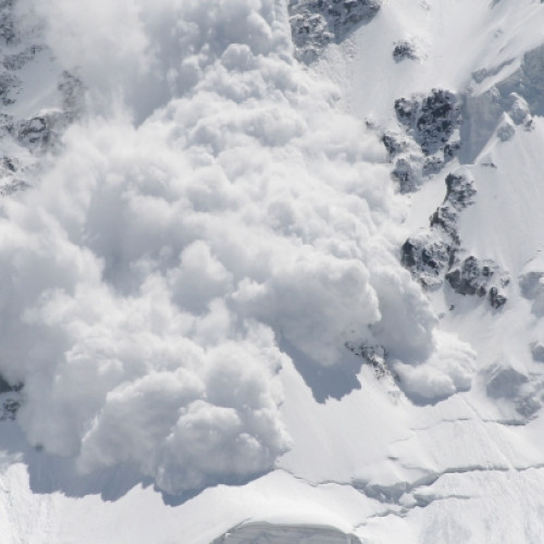 Alertă de avalanşe în munţii Făgăraş şi Bucegi