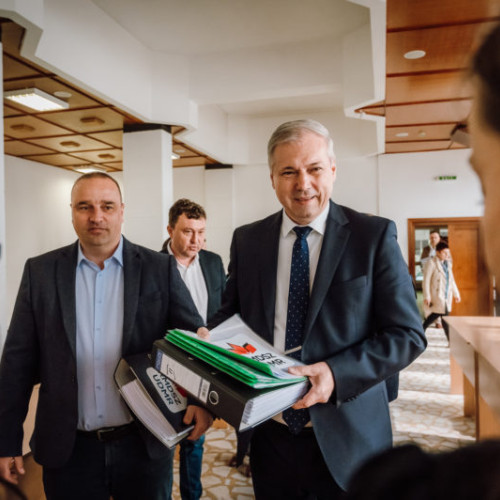 Péter Ferenc depune 25.000 de semnături pentru un nou mandat la președinția CJ Mureș