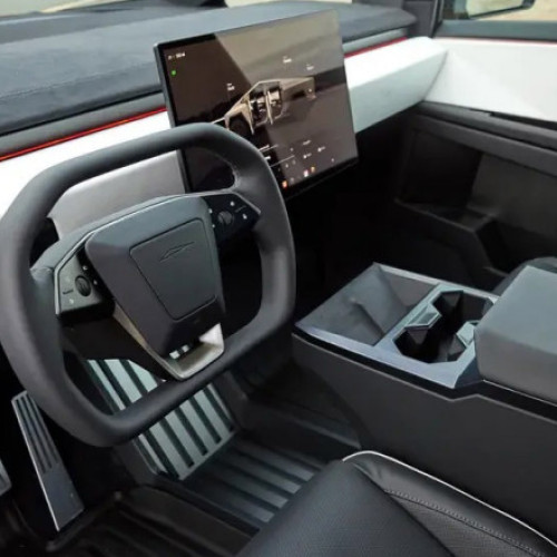 Tesla recheamă mașini Cybertruck din cauza problemelor la pedala de accelerație