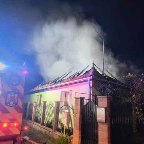 Locuitorii din Albești, mureșenii, au suferit pierderi importante din cauza unui incendiu devastator. Printr-o acțiune rapidă, Pompierii Sighișoara au intervenit cu succesc în lupta împotriva flăcărilor ce au cuprins o casă pe strada Florilor. Autoritățile ne avertizează să fim vigilenți pentru a preveni astfel de situații nefaste în propria noastră locuință.