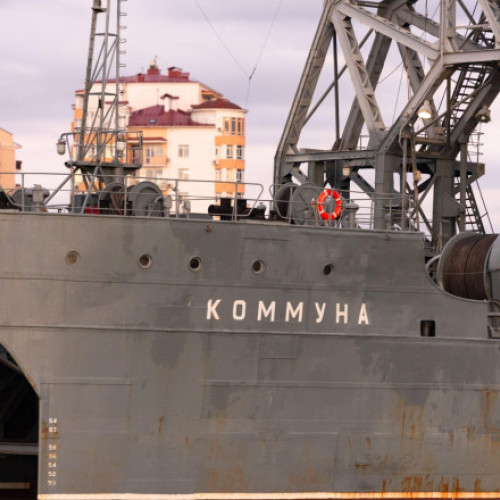 Atacul Ucrainei asupra navei ruse în Sevastopol, Crimeea ocupată, provoacă un incendiu și răniri în orașul Odessa, în timp ce armata ucraineană contine continuarea presiunii Rusiei în estul țării.