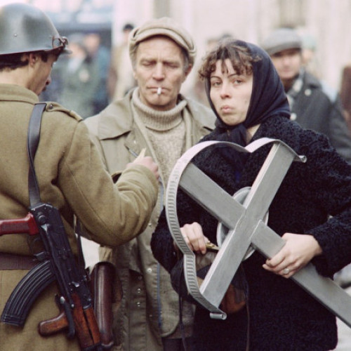 Exclusiv Revoluția din 1989, pentru elevi: “Reconstituirea evenimentelor poate duce, în activitățile de la clasă, la discuții contradictorii”