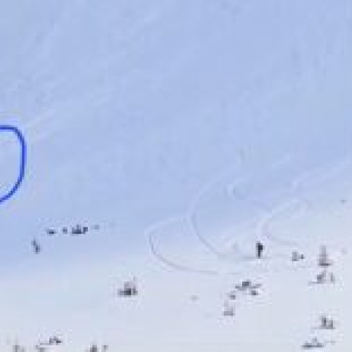 AVALANSĂ în Munții Rodnei: O femeie a fost acoperită și târâtă de zăpadă, dar a scăpat cu VIAȚĂ! Cauza: Temperaturi pozitive și practicarea nesăbuită a schiului de tură. Salvamont Maramureș atrage atenția.