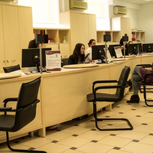 Aproape 1,29 Milioane de Angajați în Instituțiile Publice din România în Februarie 2024