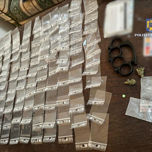 Traficanți Prinși în Flagrant cu Cocaină la Satu Mare - S-a Documentat O Activitate Infracțională de Vânzare de Droguri și Au Fost Arestate 3 Persoane