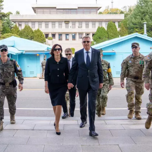 Președintele Klaus Iohannis a vizitat DMZ între Coreea de Sud și Nord și va avea discuții economice cu oficialii din Busan