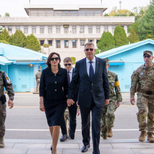 Galerie Foto Primele imagini cu Klaus Iohannis în Coreea de Sud. A vizitat zona demilitarizată împreună cu soția sa