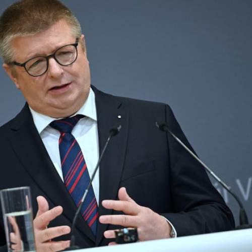 Rusia finanțează extrema dreaptă înainte de alegeri - Șeful BfV cere mai multe resurse pentru detectarea acestui fenomen.