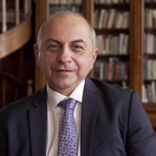 Cătălin Cîrstoiu rămâne în cursa pentru Primăria Capitalei, cu susținerea PSD-PNL. Liderii coaliției au decis în ședința de la ora 10:00 dacă vor merge mai departe cu acest candidat sau îl vor înlocui cu Orlando Teodorovici sau Daniel Zamfir.