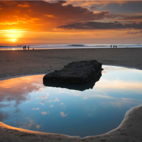 Plaja unde oamenii găsesc mereu oase de om. De ce sunt atât de multe rămășițe umane îngropate pe aceeași coastă din sudul Țării Galilor