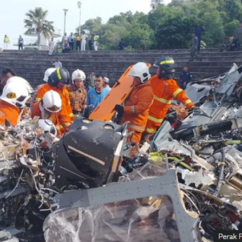 Zece militari au murit în urma ciocnirii a două elicoptere militare în timpul unei repetiții de paradă în Malaezia