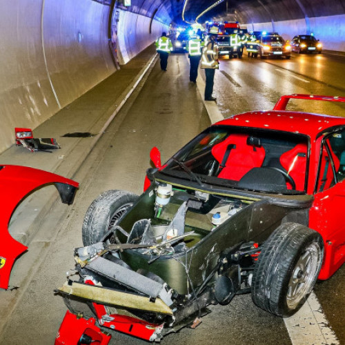 Angajat distrugor de Ferrari de 3 milioane de euro în Germania: Mașina luxoasă a fost făcută praf în timpul unei expoziții.