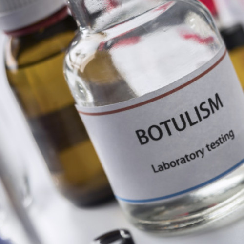 Un bărbat din orașul Urlați, internat la un spital din Ploiești cu diagnosticul de botulism, a primit tratament din R. Moldova