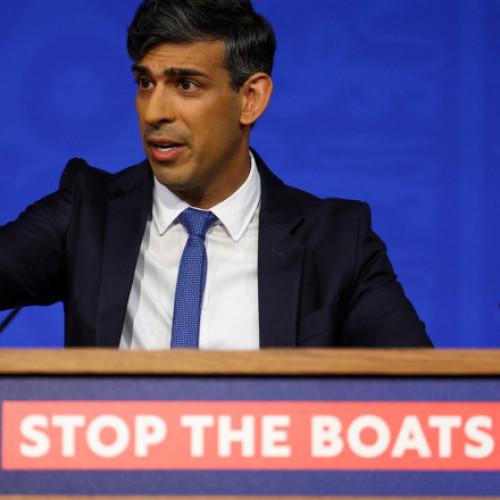 Cel puţin cinci migranți au murit încercând să traverseze Canalul Mânecii, în timp ce la Londra se vota controversatul proiect Rwanda