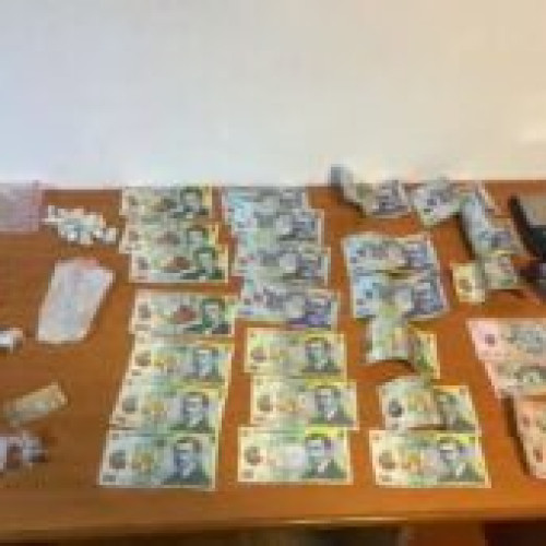 TRAFICANTI DE DROGURI PRINSI DE UN POLITIST IN TIMPUL LIBER