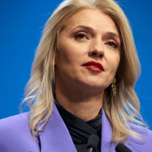 Alina Gorghiu: „După 33 de ani de căutări, un fugar periculos a fost adus astăzi în ţară”. El era pe lista celor mai căutaţi infractori