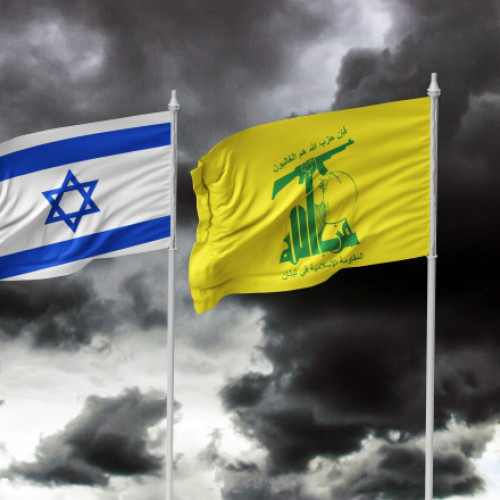 Hezbollah Lansează Zeci de Rachete în Răspuns la Atacuri Inamice - Civili Ucişi în Confruntări Violente