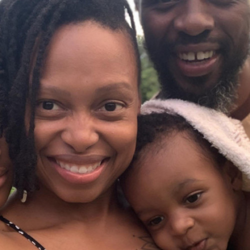 Galerie Foto O femeie bolnavă de cancer a decis să se mute împreună cu familia în „zona albastră” din Costa Rica, iar viața ei s-a schimbat complet