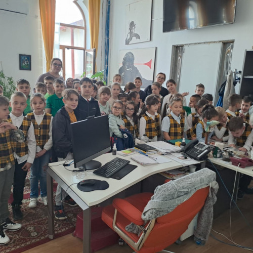Elevii Școlii Nr. 33, în vizită la redacția ziarului "Viața liberă" pentru a învăța despre jurnalism