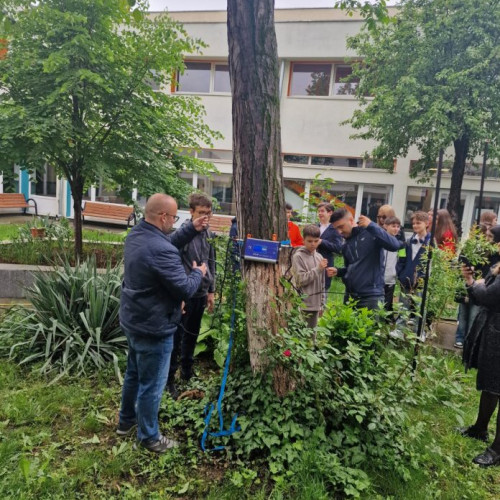 Primarul Capitalei dezvăluie elevilor noii tehnologii pentru analiza sănătății copacilor