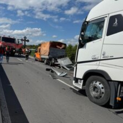 Drumul DN6 în Dolj: un bărbat a murit, doi angajați ai DRDP Craiova au fost răniți într-un accident cu un șofer de TIR bulgar