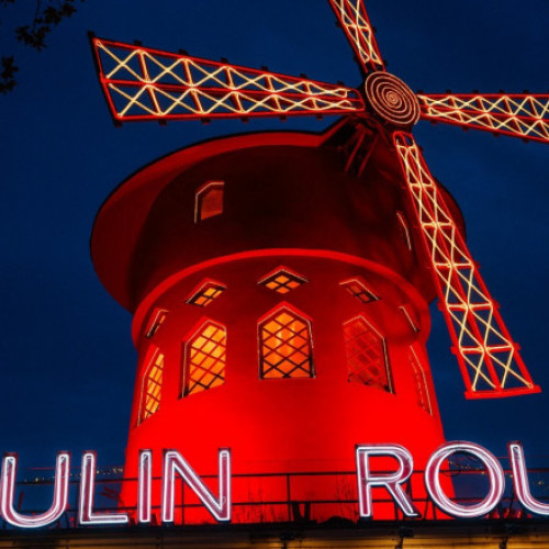 Morisca de vant a celebrului cabaret Moulin Rouge a cazut, fara victime