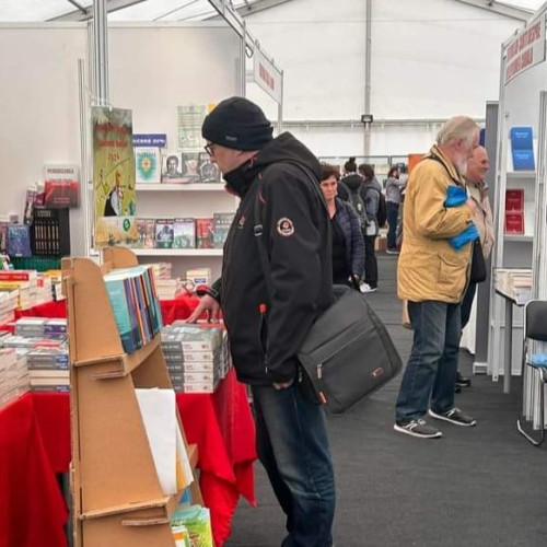 Târgul de Carte Gaudeamus - O fereastră către cultură în Piaţa Unirii din Cluj-Napoca