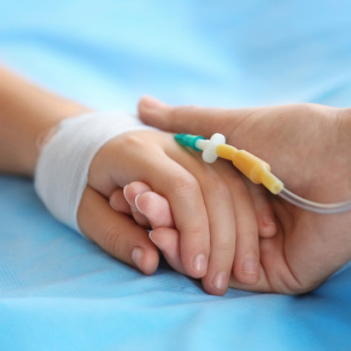 O fetiță de aproape 2 ani a murit după ce a înghițit biluțe magnetice. Apelul disperat al mamei către părinți: „Nu cumpărați așa ceva”