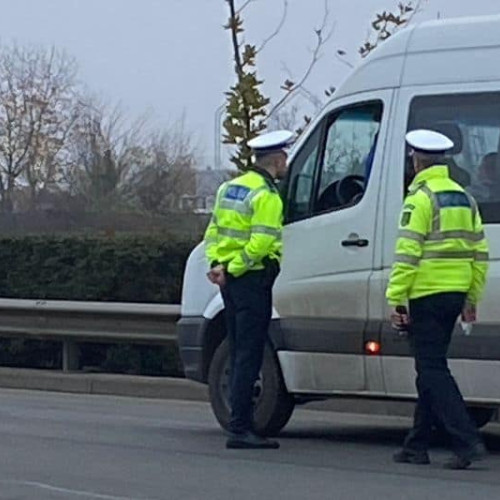 Sute de mașini verificate de Poliția Alba în ultimele 48 de ore pentru transport persoane și marfă. Amenzi aplicate și permise reținute