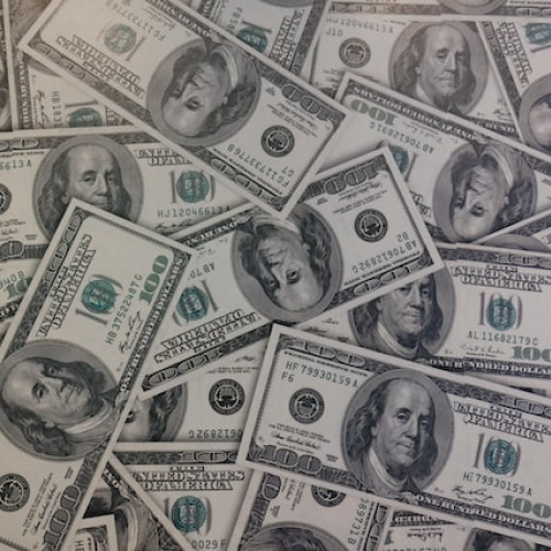 Tânără Din București Prinsă Pentru Furtul De Bani De La Părinți și Înlocuirea Cu Bancnote False