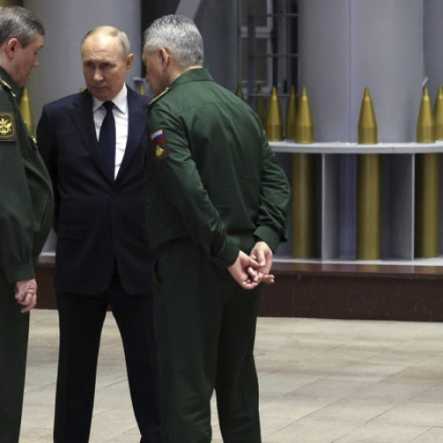 REPORTAJ IMPORTANTA PRODUCȚIE DE ARME A RUSIEI PENTRU RĂZBOIUL DIN UCRAINA Fără fractiuni sau detalii inutile, producția de arme a Rusiei cauzează probleme cruciale în războiul din Ucraina. Ministrul german al Apărării a atrage atenția că Rusia acumulează mai multe arme decât are nevoie în depozite, amplasând întrebări privind intențiile lui Putin.