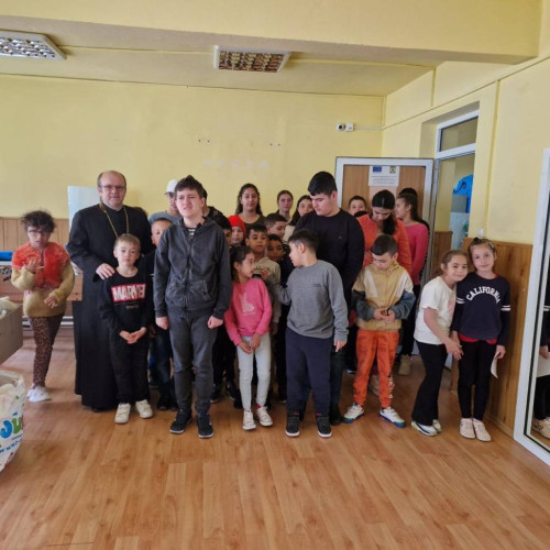 Daruri pentru copiii sărbătoriți de către Arhiepiscopia Târgoviștei în preajma Paștelui