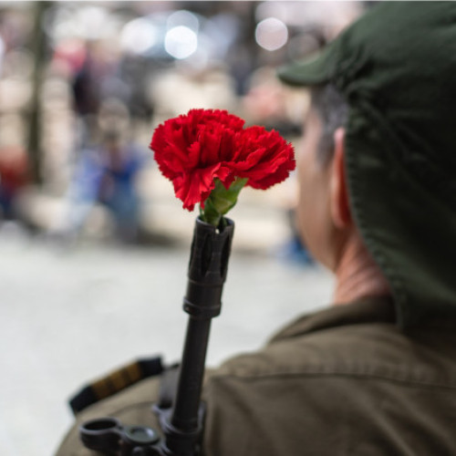 Cum a ajuns o melodie care a terminat pe ultimul loc la Eurovision să răstoarne cea mai veche dictatură fascistă din Europa