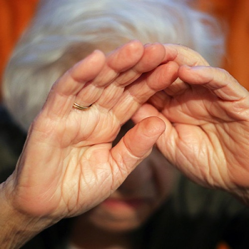 Vârstnica agresată și jefuită de un hoț în Medieșu Aurit