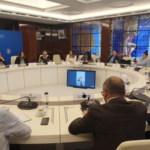 Janina Sitaru, secretar de stat pentru relații interinstituționale, a coordonat o reuniune interinstituțională pe tematica UNESCO, în colaborare cu MAE, pentru promovarea patrimoniului românesc. Succesele României în UNESCO și impactul pozitiv al colaborărilor transfrontaliere au fost subliniate în cadrul întâlnirii, la care au participat reprezentanți din diverse ministere și instituții naționale și internaționale.