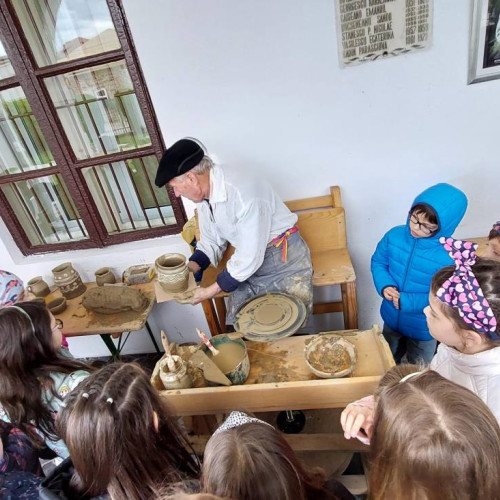 800 de elevi din Dâmbovița învață cu distracție și talent la „Școala altfel” de la CJCD