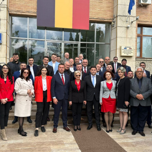 Social-democratii din Iasi depun listele cu candidati pentru alegerile locale. Candidatul Balanescu promite sa scoata penalul Mihai Chirica din Primaria Iasi cu sprijinul voturilor.